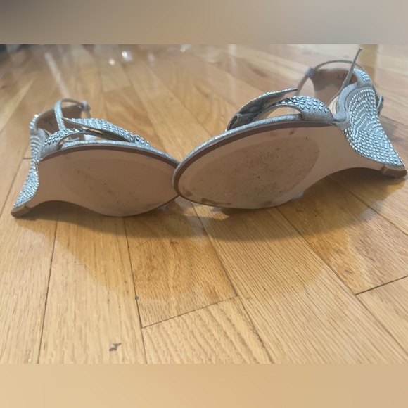 BETSEY JOHNSON DELANCYY SILVER WEDGE SANDALS IN SIZE 7 - Picture 3 of 12